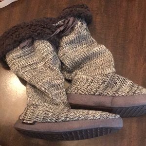 Mukluks size M